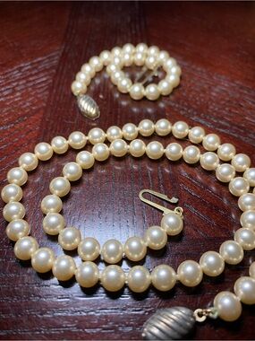 Classic Ivory/pink undertone Faux Pearl Necklace and Bracelet Set